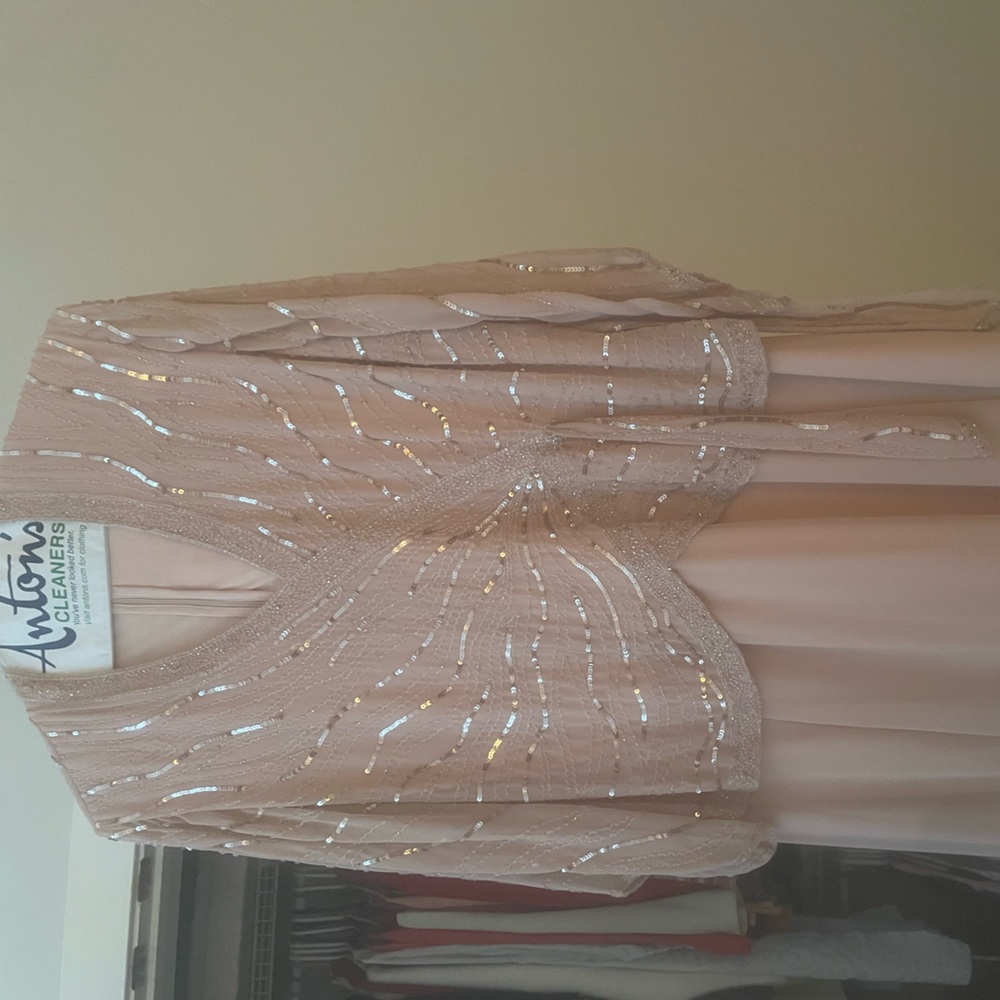 worn 1x at wedding all cleaned i would say it was a pale pink so like blush